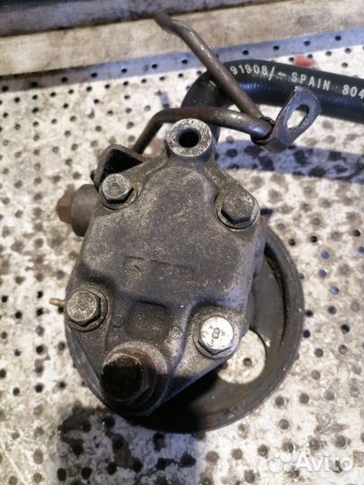 Насос гур Mitsubishi Carisma