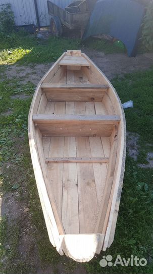 Лодка деревянная