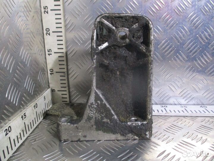 Кронштейн двс Volvo 1607025