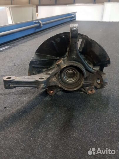 Поворотный кулак правый Kia Rio 4