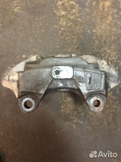 Суппорт тормозной передний touareg