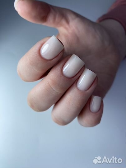 Модель на маникюр