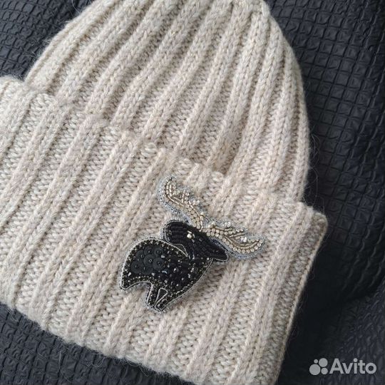 Брошь ручной работы из бисера