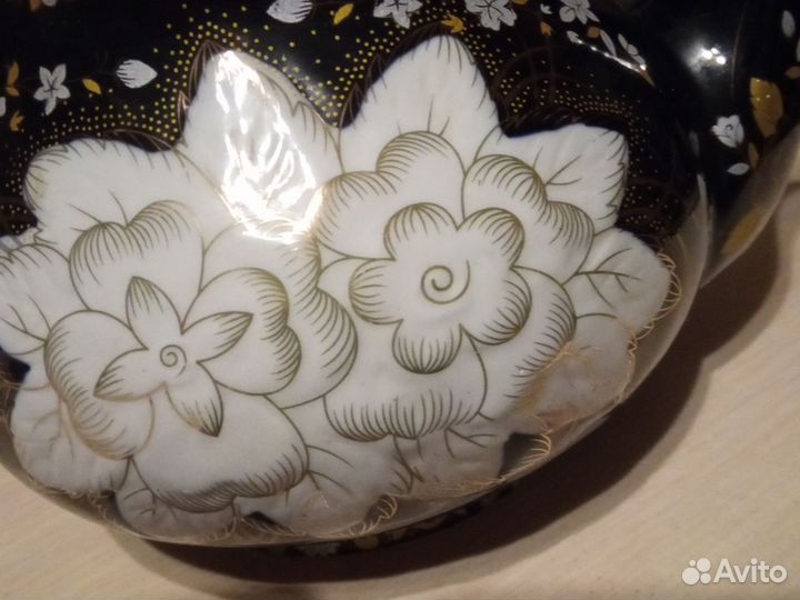 Три металлических коробочки из-под чая