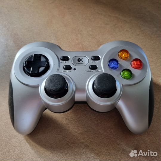 Джойстик Logitech F710