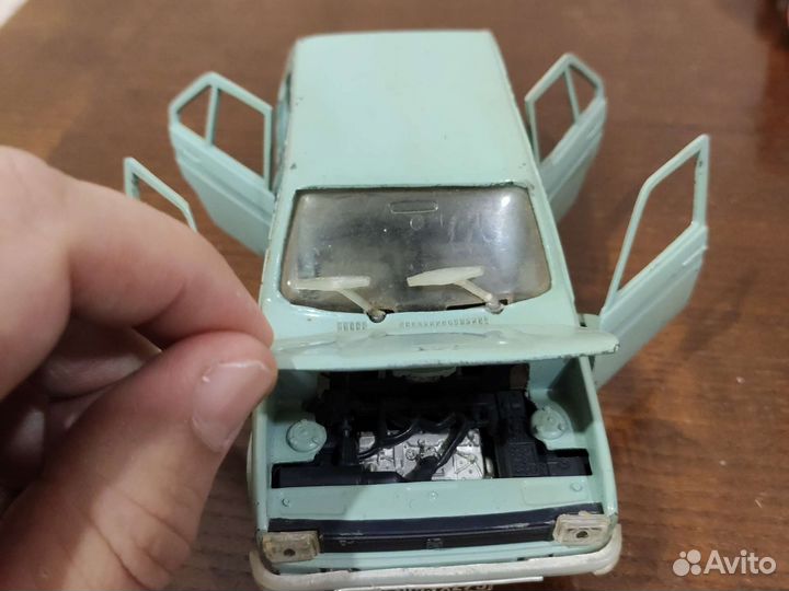 Модель автомобиля 1:25 Пежо 104 СССР металл