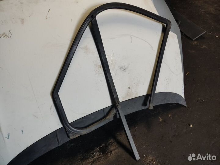 Уплотнитель стекла двери перед. правой Коннект