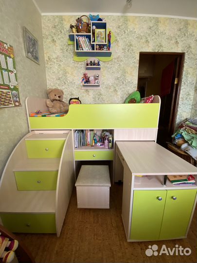 Набор мебели в детскую комнату