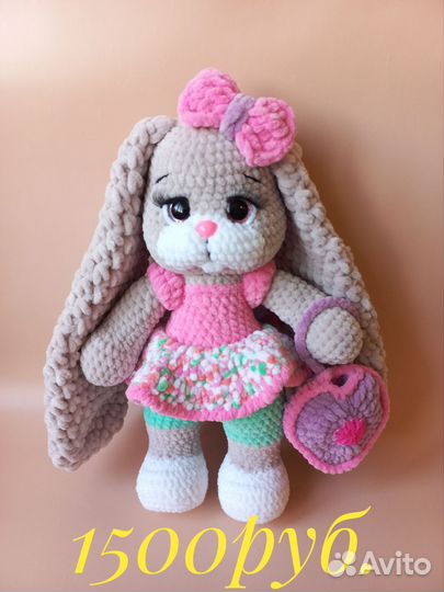 Вязаная плюшевая зайка ручной работы