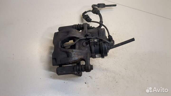 Суппорт Audi A4 (B9), 2016