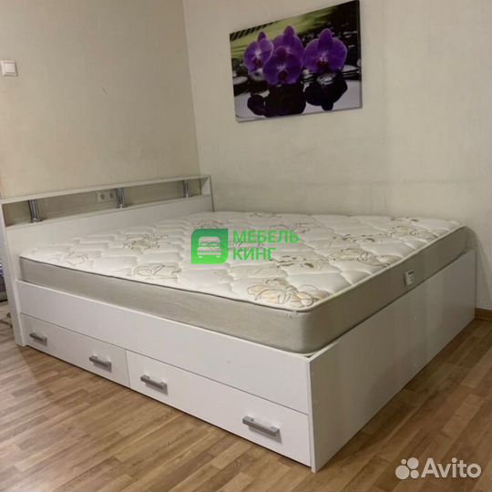 Кровать двуспальная с ящиками и матрасом