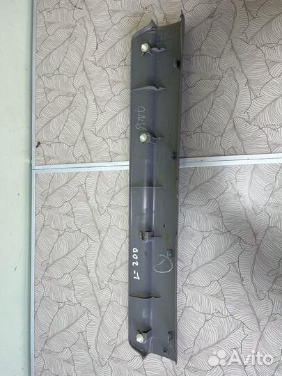 Накладка на порог салона передняя правая