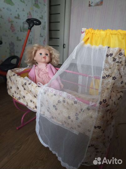Кукла с кроваткой