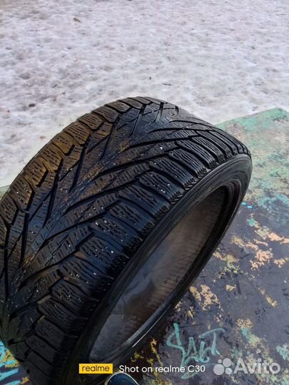 Nokian Tyres Hakkapeliitta R2 SUV 275/40 96R