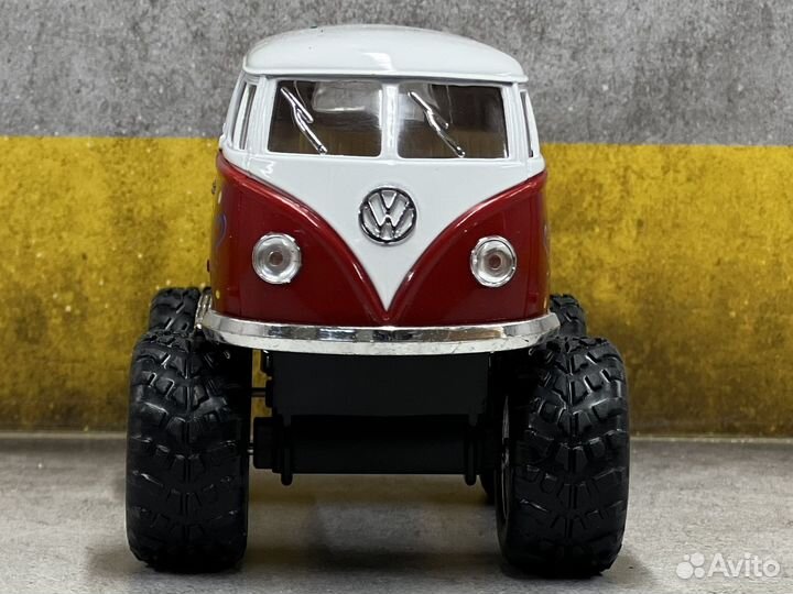 Моделька Volkswagen Bus Monster truck1/36 kinsmart