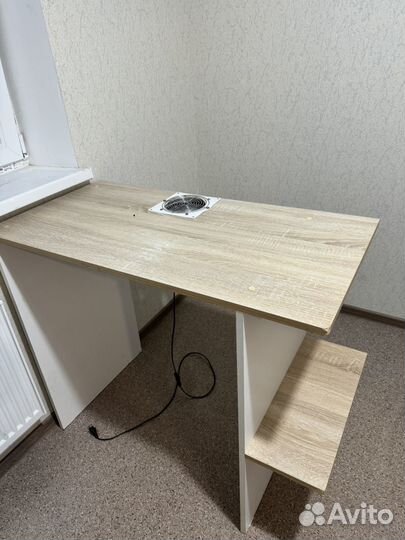 Маникюрный стол с пылесосом