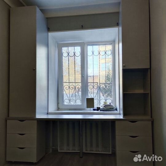 Детская рабочая зона у окна aa 10