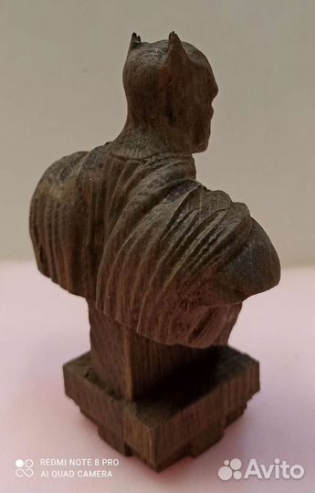 Статуэтка из дуба Бэтмен