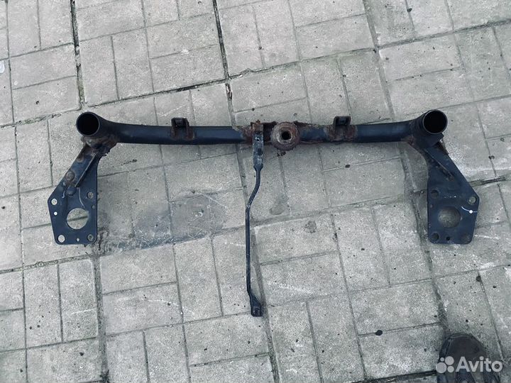 Балка поперечная передняя VAG 3B0199521R