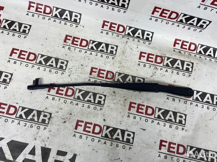 Поводок стеклоочистителя передний правый Opel