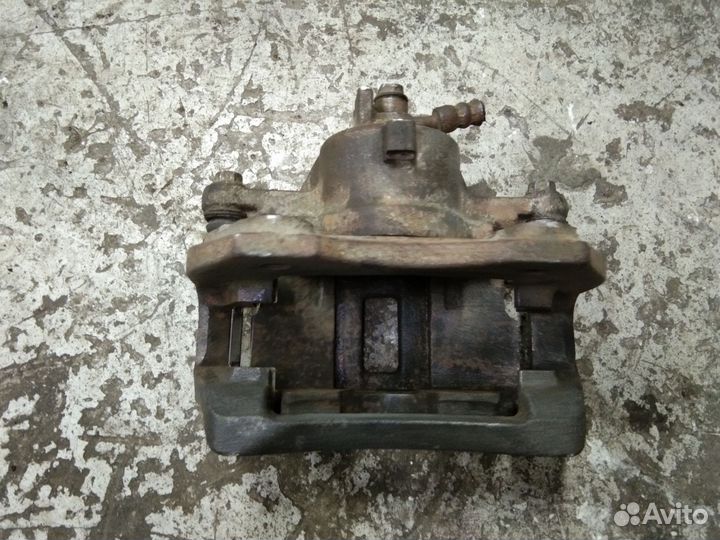 Суппорт тормозной передний Ниссан Альмера N16