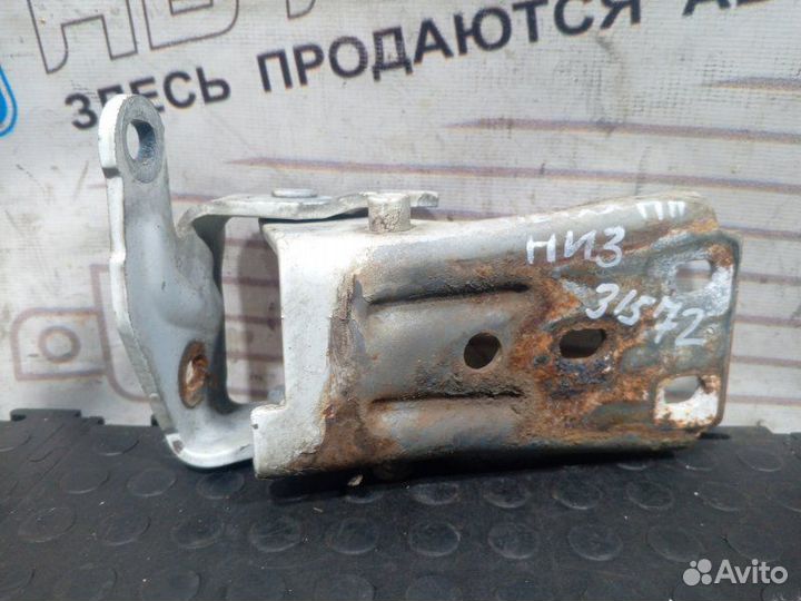 Петля двери передняя правая Lincoln Town Car 1