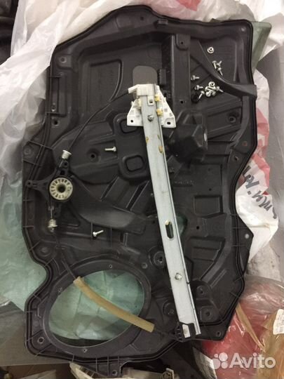 Стеклоподьемник П.Левый Mazda 3 BL 2012г