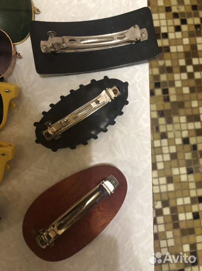 Очки и заколки для волос в дар