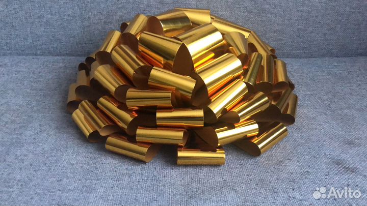 Подарочный бант из лент на авто