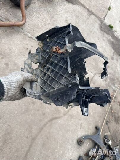 Корпус аккумулятора Renault Fluence 1