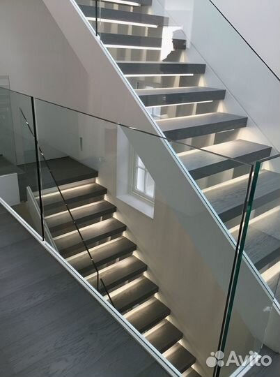 Ограждения из стекла для лестниц с гарантией
