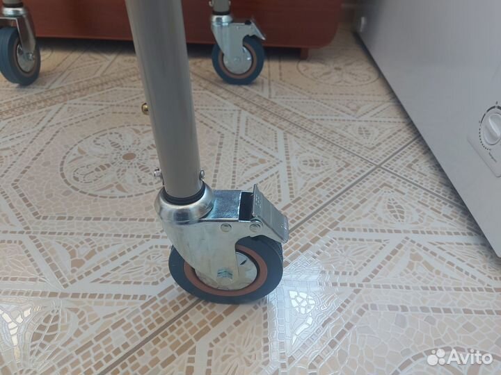 Кресло-Туалет, на колесах, складное (стальное)