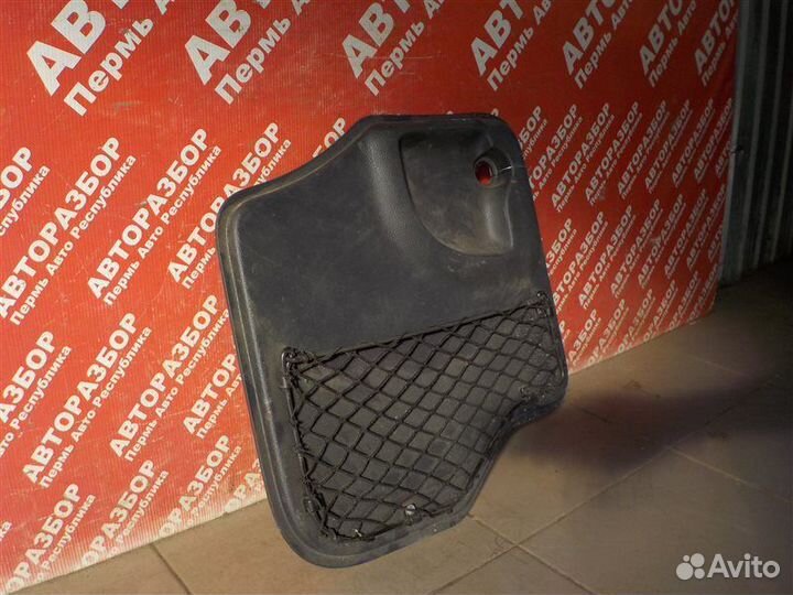 Обшивка двери багажника задняя правая LADA Largus