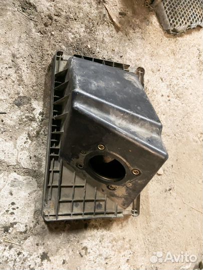 Крышка воздушного фильтра Nissan Expert W11