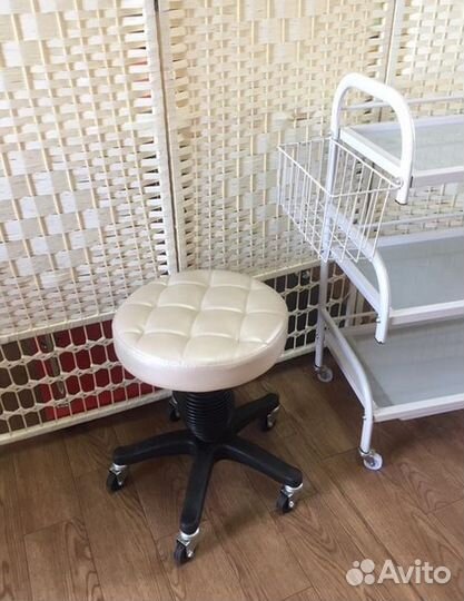 Стул без спинки для салона или для дома