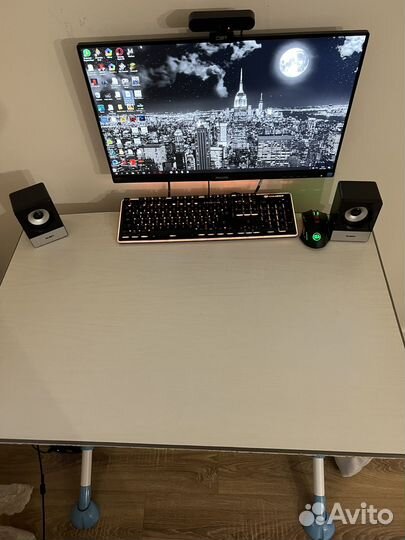 Письменный стол