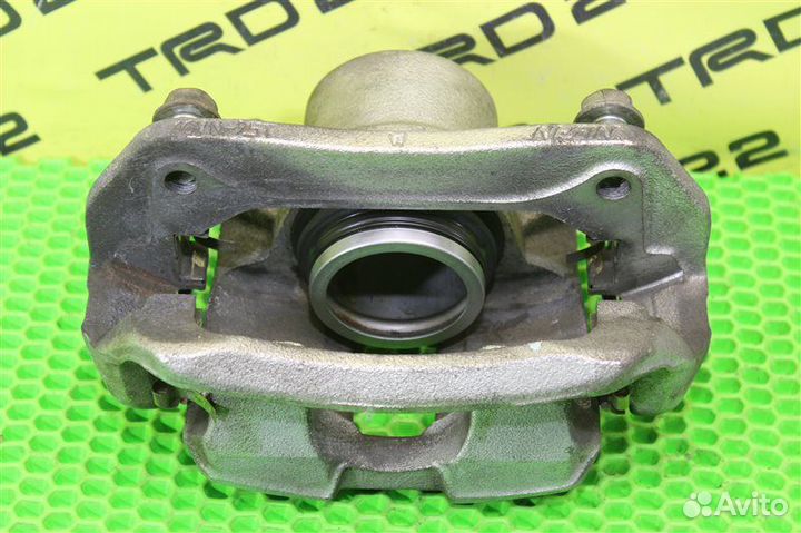 Суппорт тормозной передний правый Honda Vezel RU4