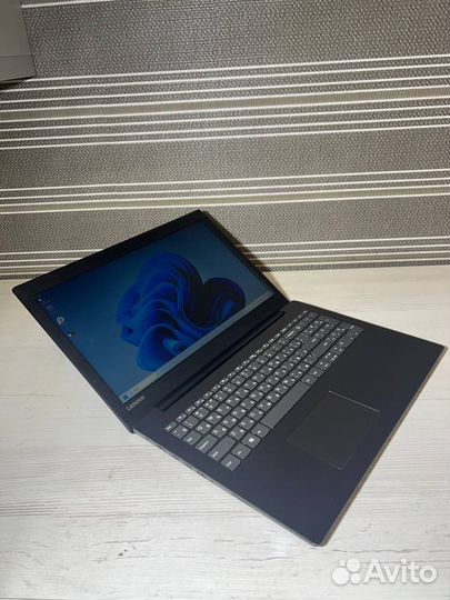 Lenovo N4200 4/4 / R7 440 4gb/ full hd/8gb ddr4