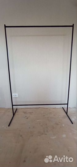 Вешалка для одежды напольная металлическая