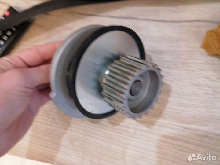 Водяной насос помпа