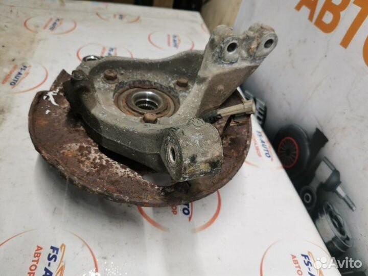 Кулак поворотный передний правый Chevrolet Captiva