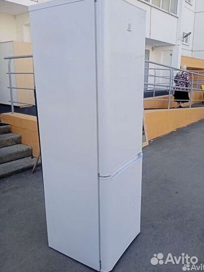 Холодильник бу indesit