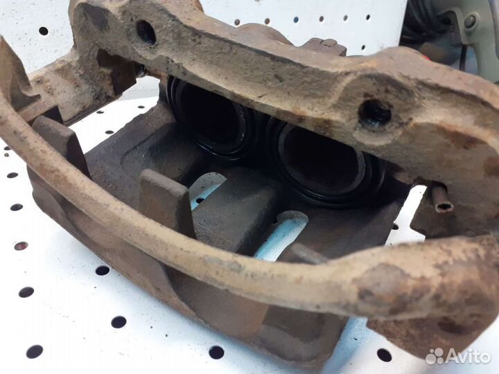 Nissan Terrano 1(wd21) суппорт передний