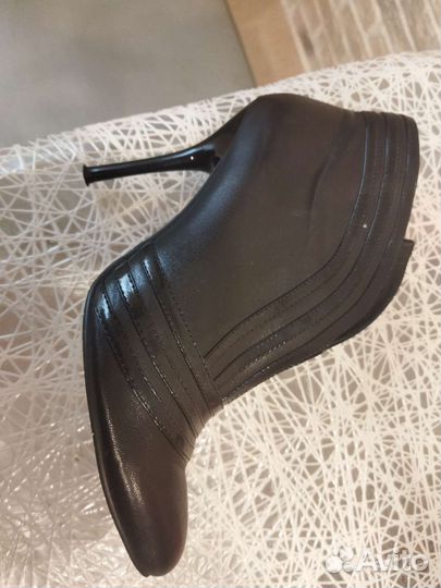 Ботинки женские 39 размер