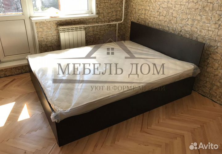 Кровать с матрасом