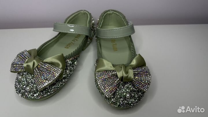 Туфли детские зеленые со стразами