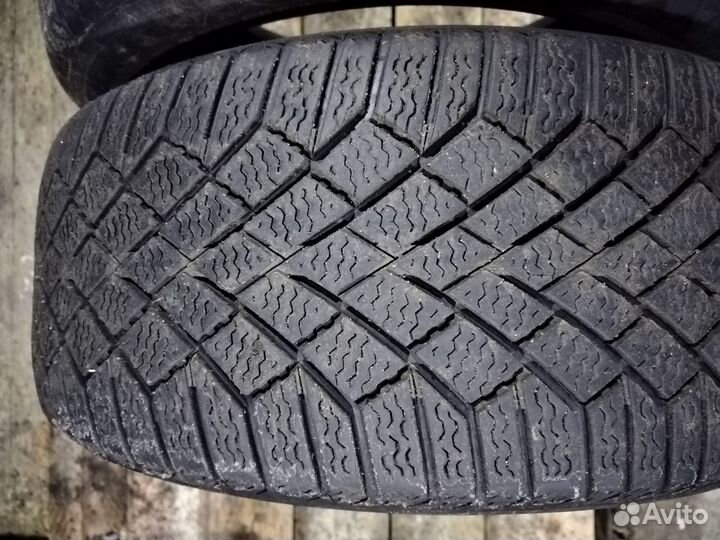 Continental ContiVikingContact 7 215/50 R17