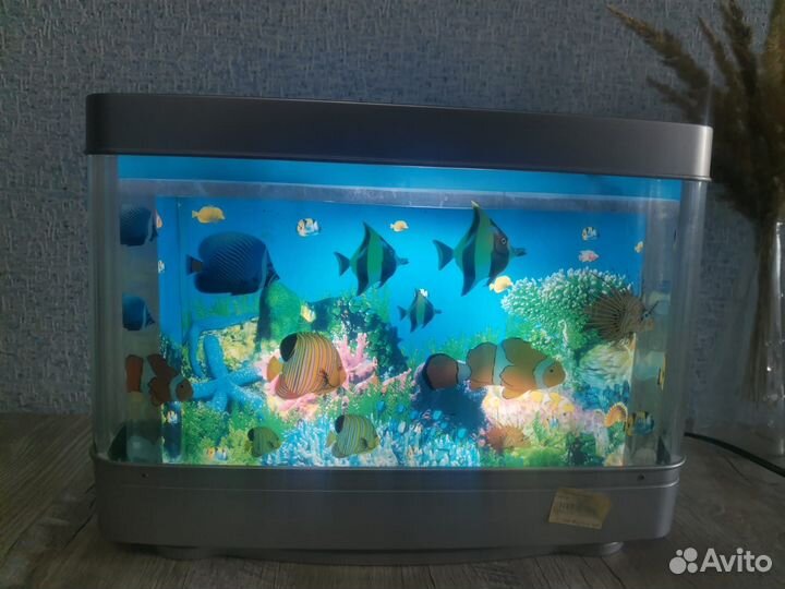 Настольная лампа в виде аквариума