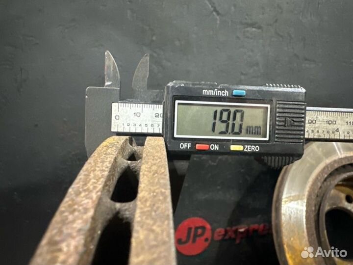 Тормозные диски заднее Bmw 3 E92 N46B20 2007