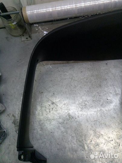 Обшивка двери багажника Skoda Yeti универсал 1.8